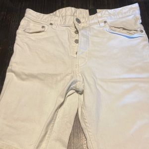Mens white shorts (new condition)